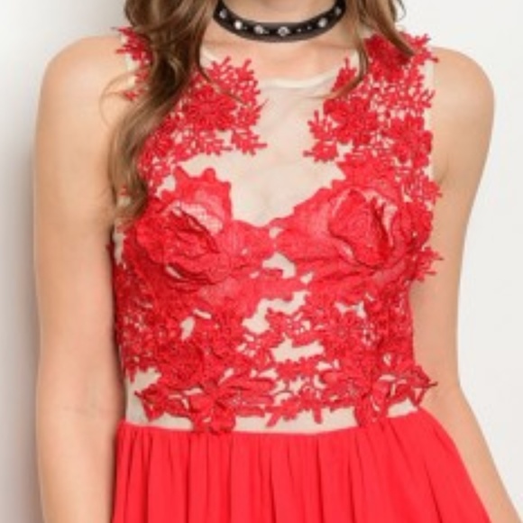 RED FORMAL DRESS - Picture 4 of 4
